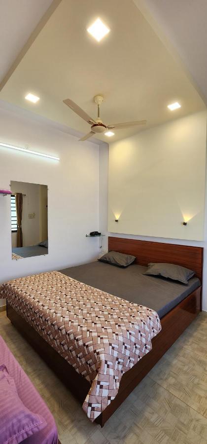 Hotel Jb Star Māndvi Esterno foto