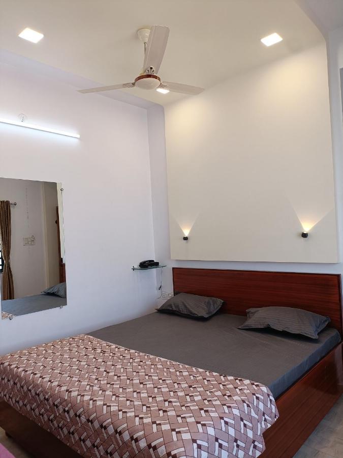 Hotel Jb Star Māndvi Esterno foto