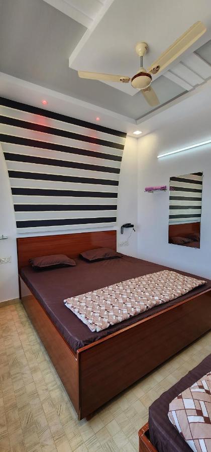 Hotel Jb Star Māndvi Esterno foto